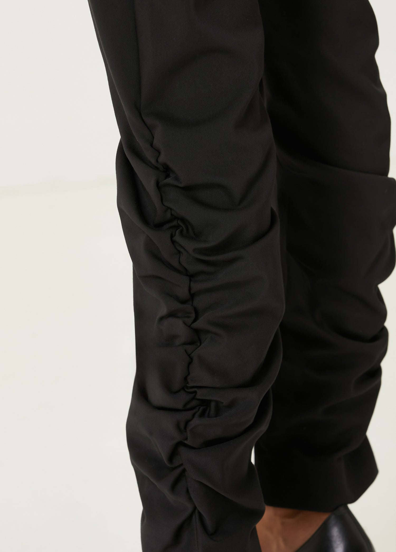 WOOL BLEND YOUR *ITCH DRAPED PANT - JET BLACK