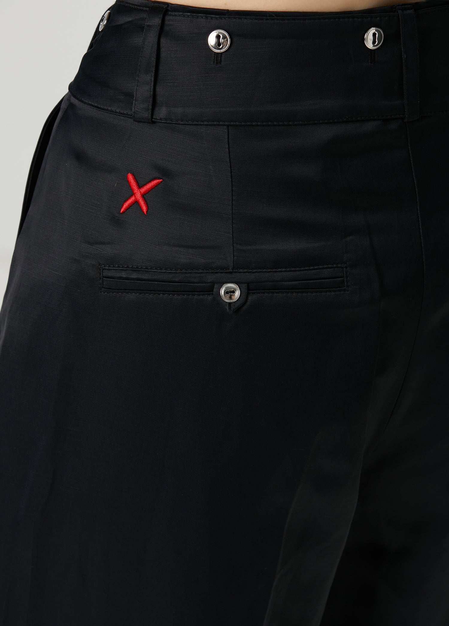 WOVEN PANT WITH METAL BUTTON - JET BLACK