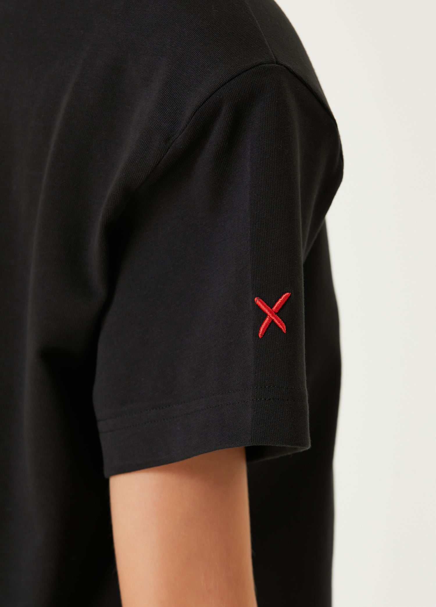 COTTON YOUR *ITCH SHOULDER PADDED T-SHIRT - JET BLACK